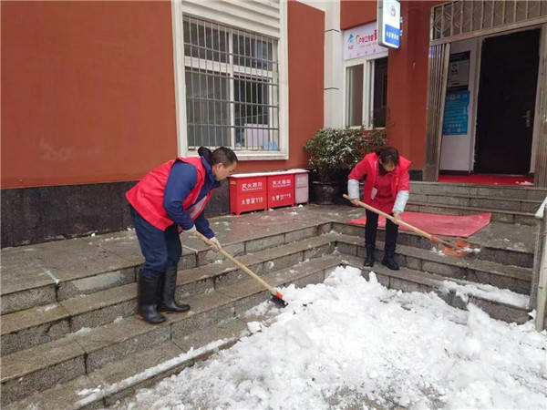 武汉市葛光社区“多方联动”除冰除雪志愿活动