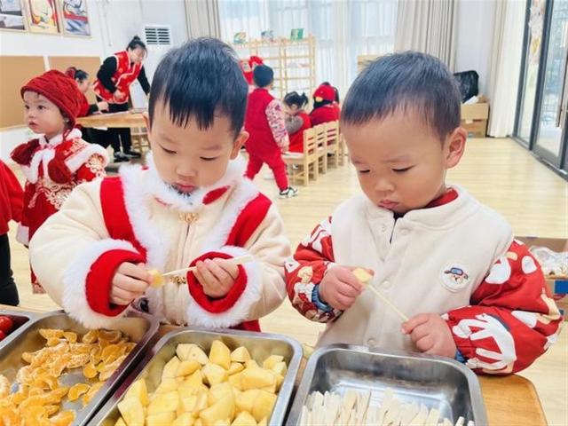 身着汉服变身大厨，幼儿园娃娃在玩乐中体验荆楚饮食文化